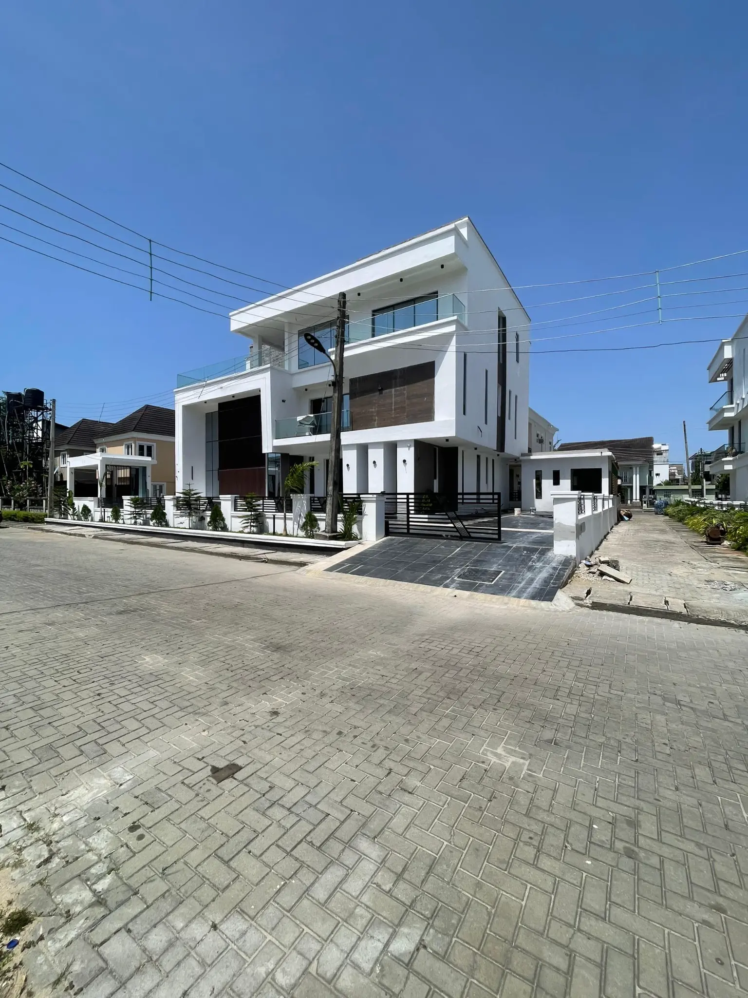 Contemporary 6 bedroom fully detached duplex exterior in Osapa London